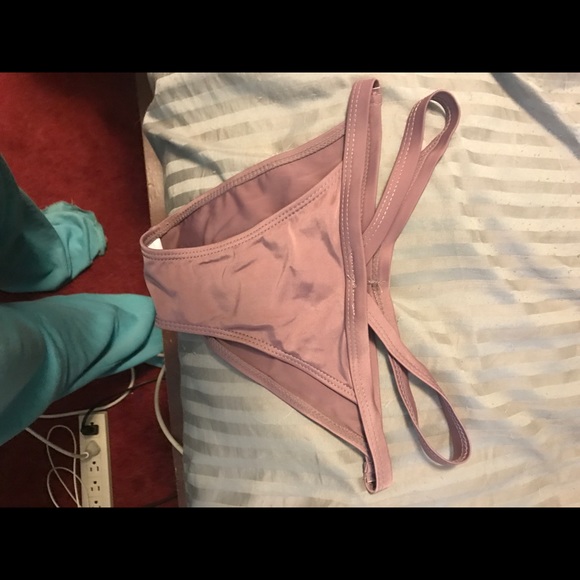 Bikini - Picture 2 of 3