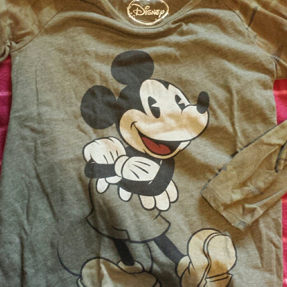 Quarter sleeve mickey shirt