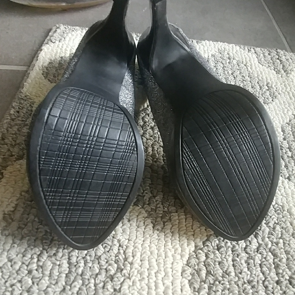Shoes - Picture 4 of 5