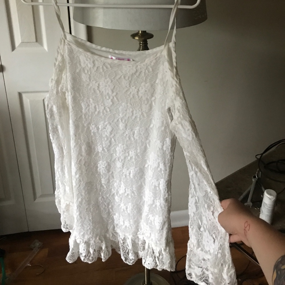 Cut shoulder lace hippie top