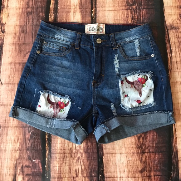 << Steer Head Skull Boho Country Shorts >> - Picture 2 of 5