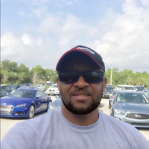 Meet your Posher, Carlos