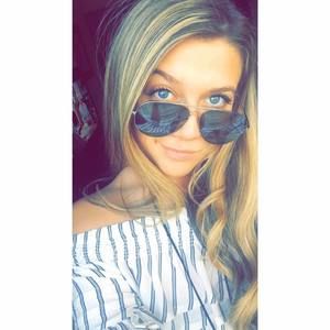 Meet your Posher, Dominique