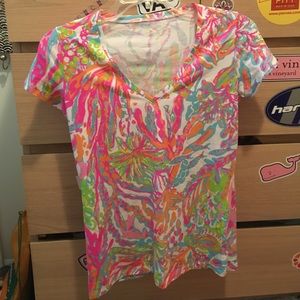 Lilly Pulitzer Vneck - size XS