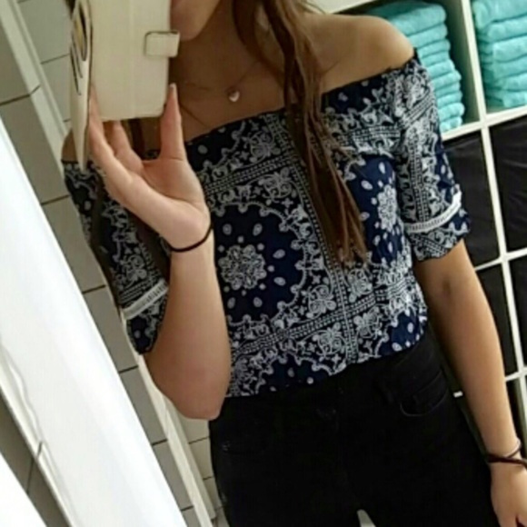 Off Shoulder Sexy Ruffled Summer Beach Blouse - Picture 3 of 4