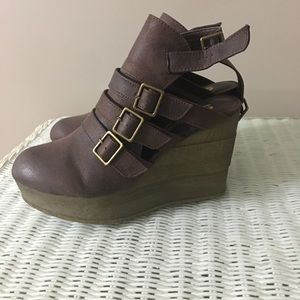 BRAND NEW Sbicca Gomez wedges