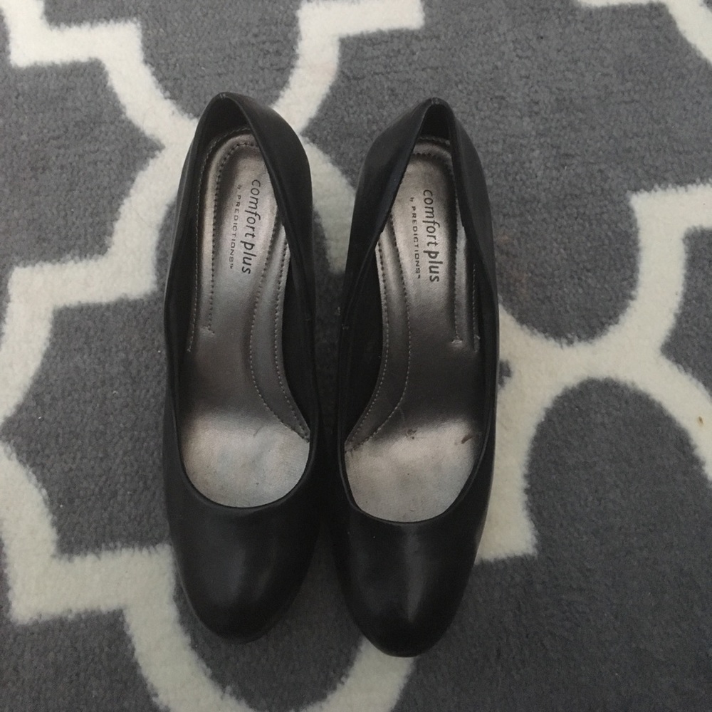 Payless black comfort pumps