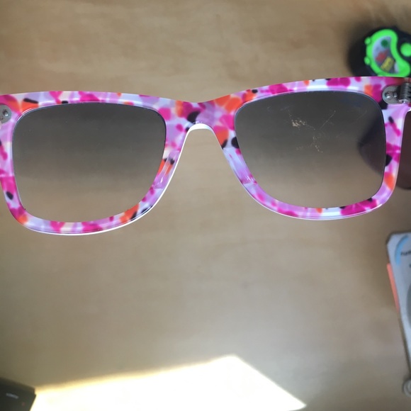 white Ray-Ban wayfarer with floral interior! - Picture 4 of 6