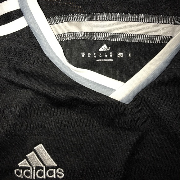 Plain Adidas soccer jersey - Picture 2 of 3
