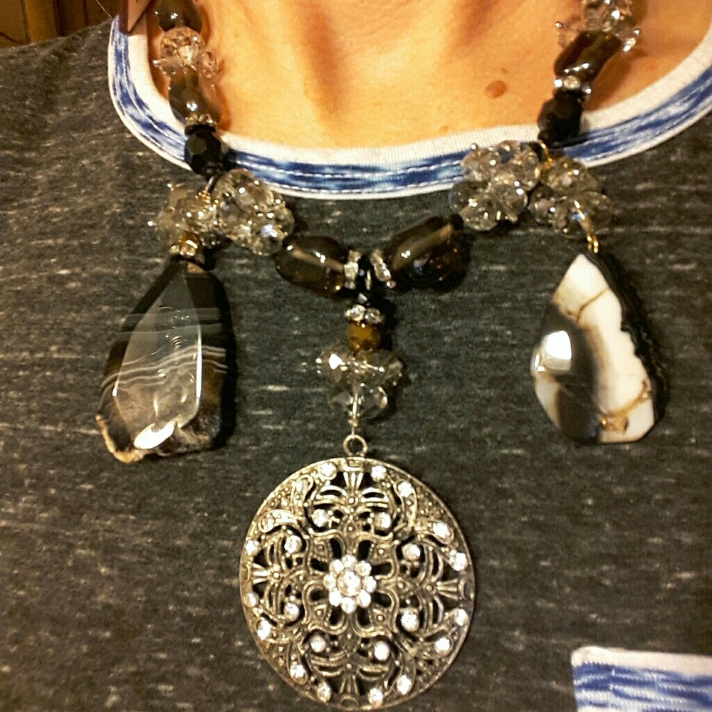 💥FLASH SALE💥 Stunning Statement  necklace