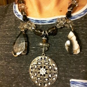 💥FLASH SALE💥 Stunning Statement  necklace