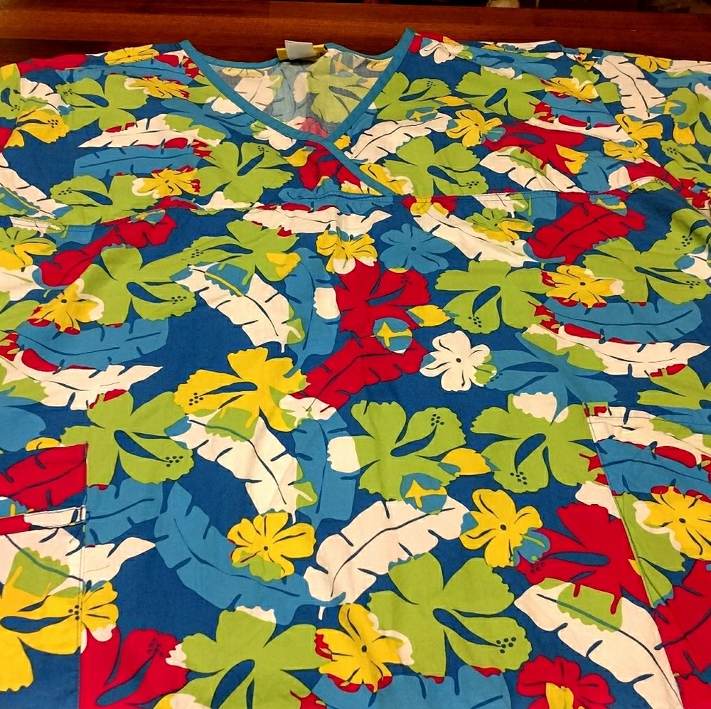 WonderWink scrub top
