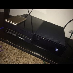 1 tb Xbox comes with  nba2k18 preorder NBA2k17