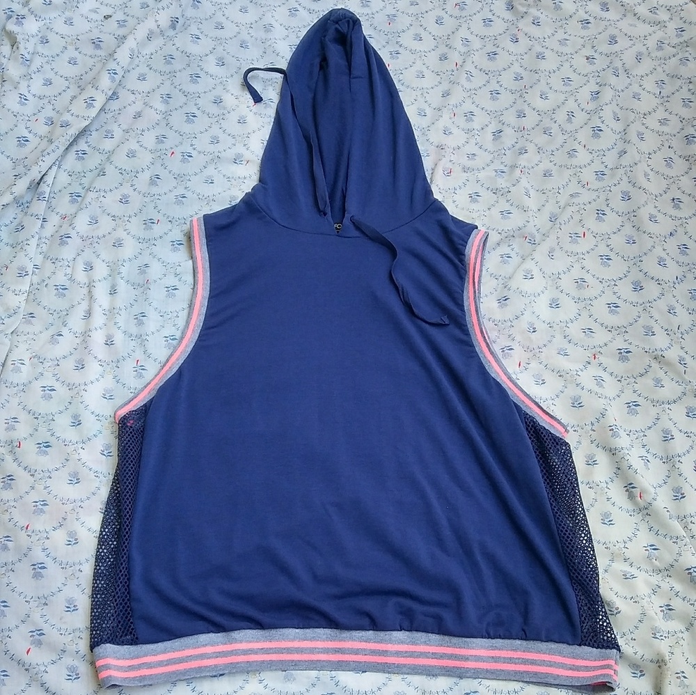 Sleveless Forever 21 Plus Navy &Pink Athletic Top