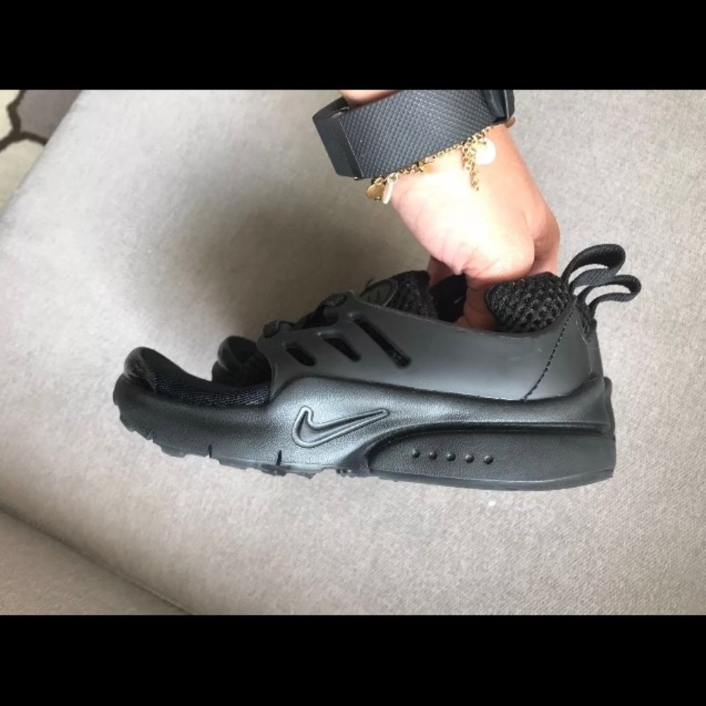 Nike Little Presto Toddler black kids preowned