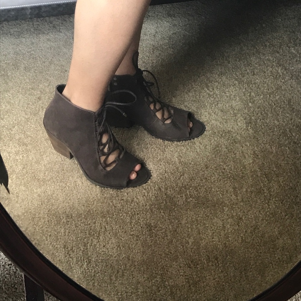 ‼️PRICE DROP ‼️Adam tucker espresso booties