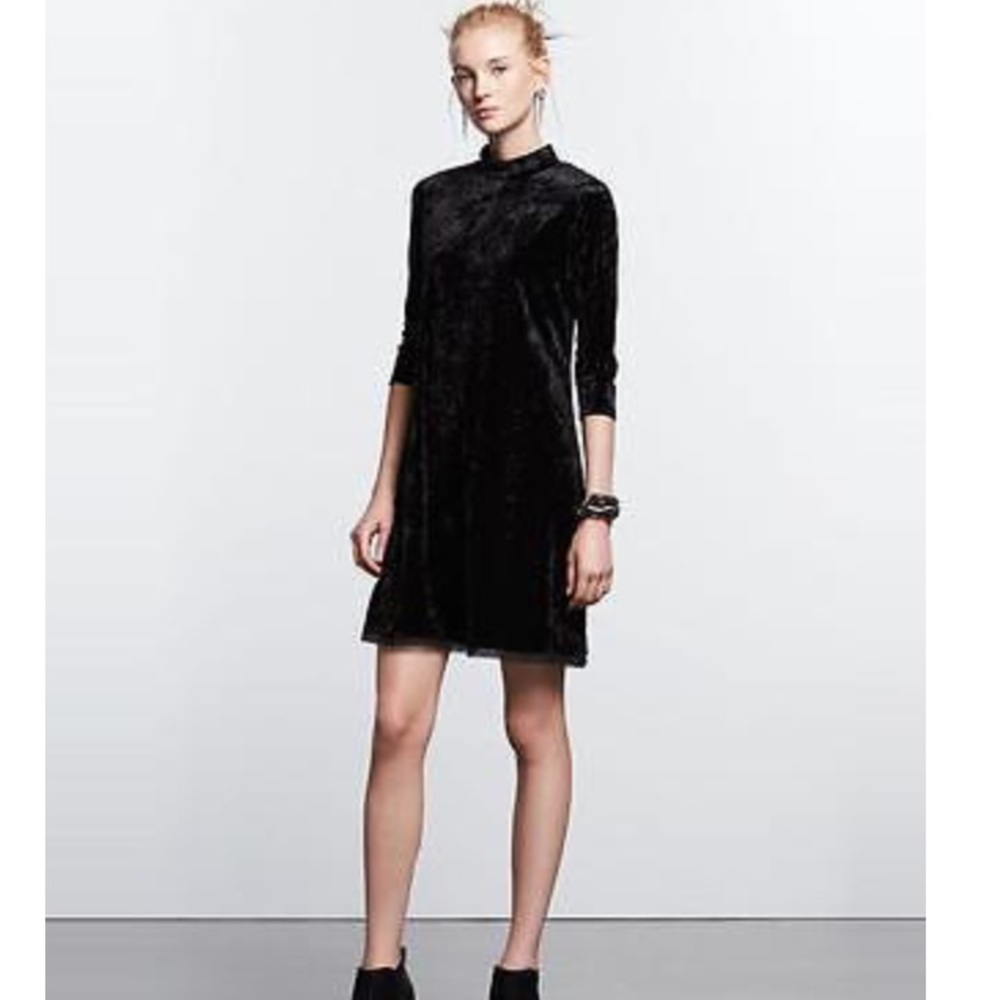NWOT Simply Vera Vera Wang Velvet Mockneck Dress