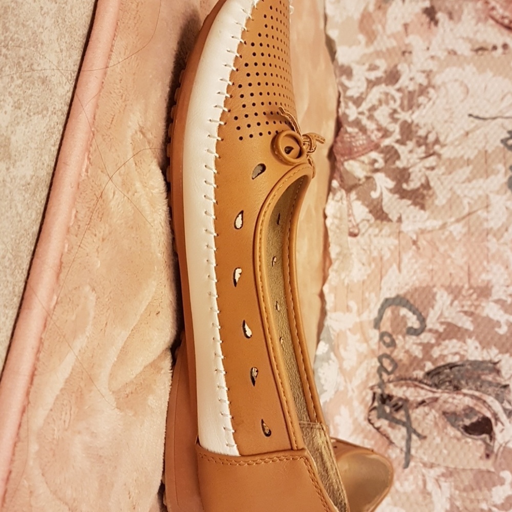Shoes - Picture 2 of 4