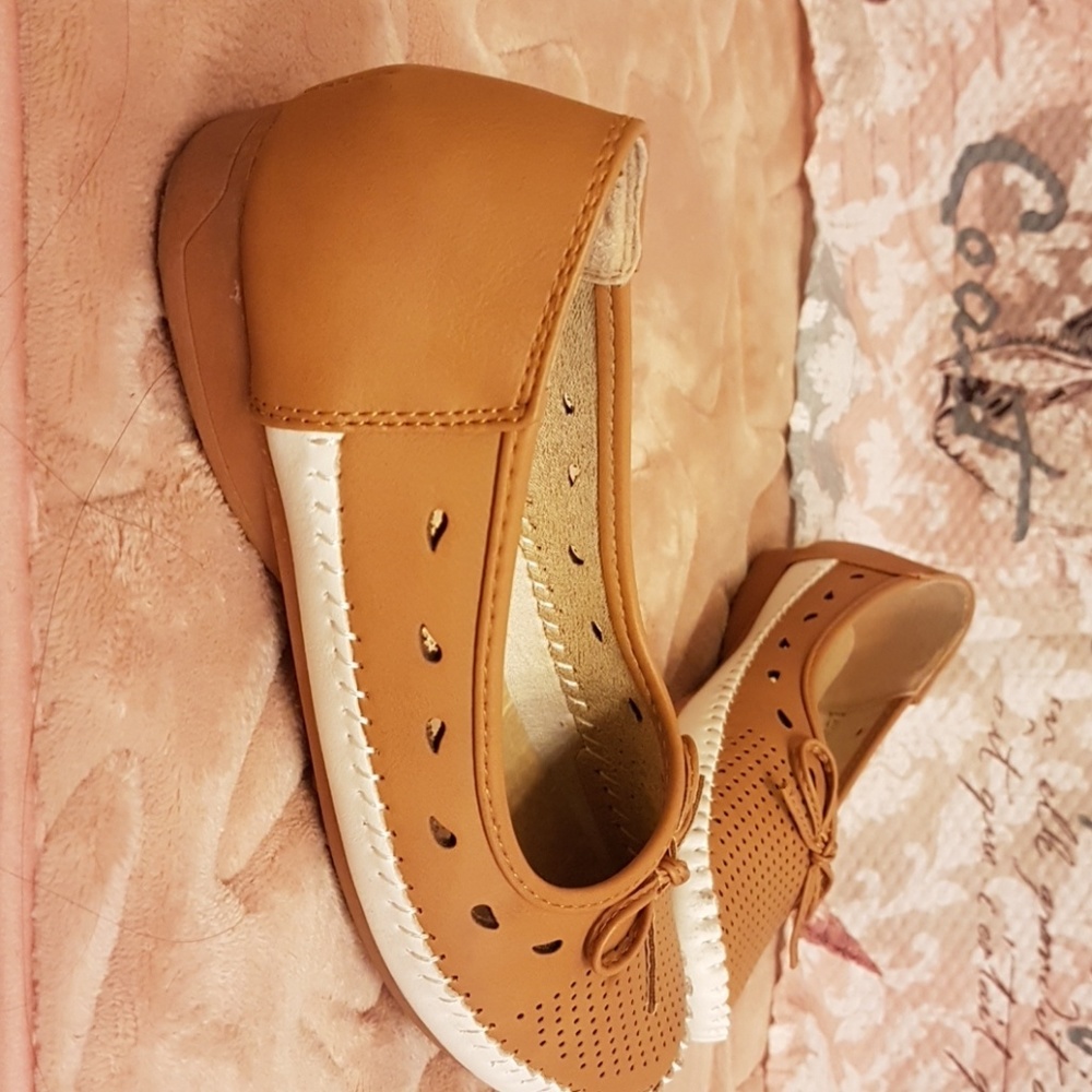 Shoes - Picture 3 of 4