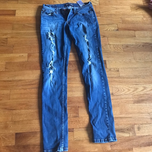 Ripped Levi jeans - Picture 2 of 2