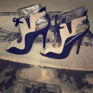 Cream/black peep toe bootie 9.5 Timeless shoe!!