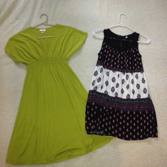 Bundled dresses - Picture 1 of 5