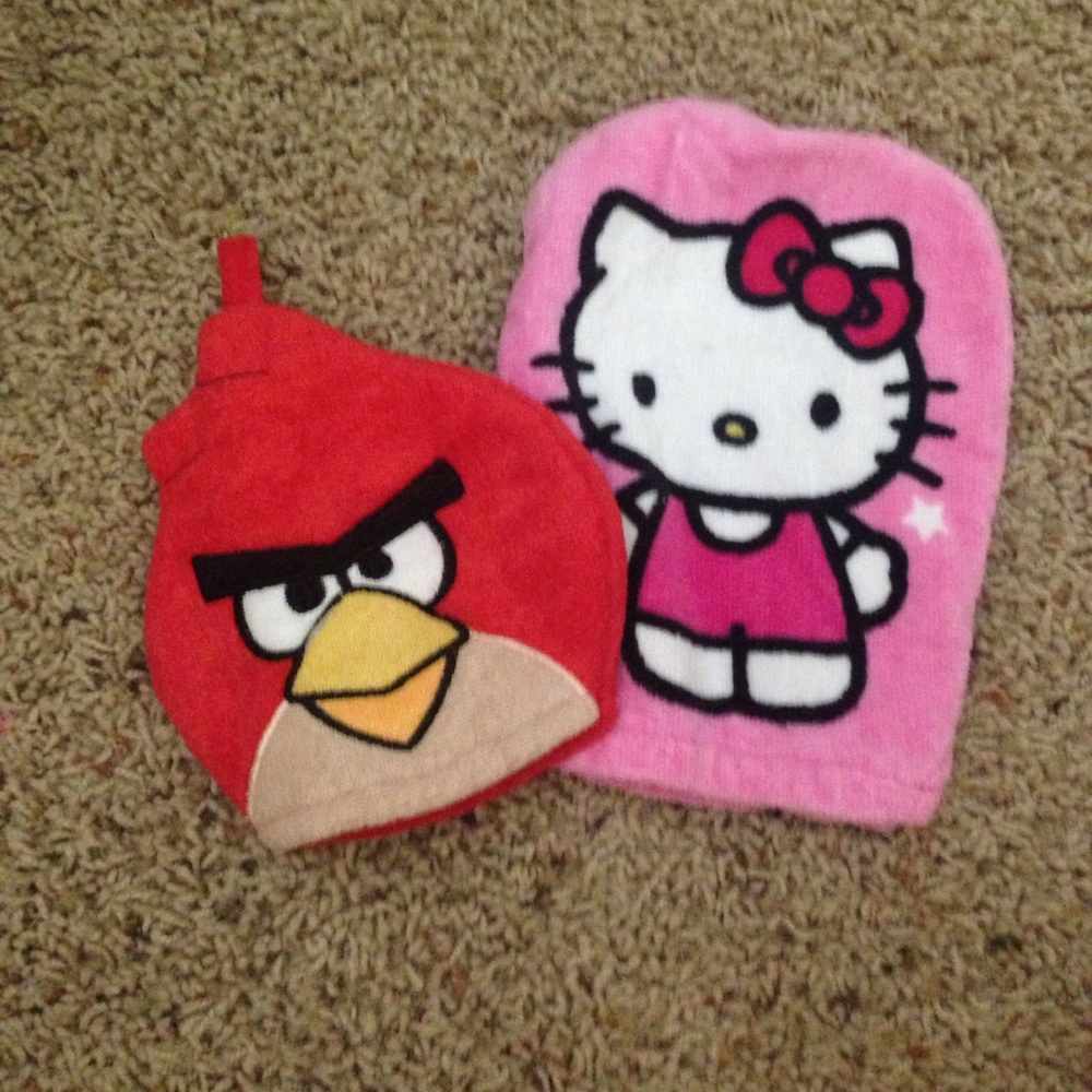 2 glove wash cloths! Hello Kitty/Angry Birds!!