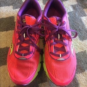 Saucony running shoes, Natural Series. Size 9