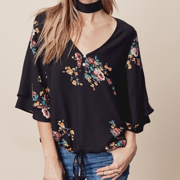 lovestich Tops - ✨HP✨LAST ONE🛍💕Lovestich "Valeria" Floral Blouse