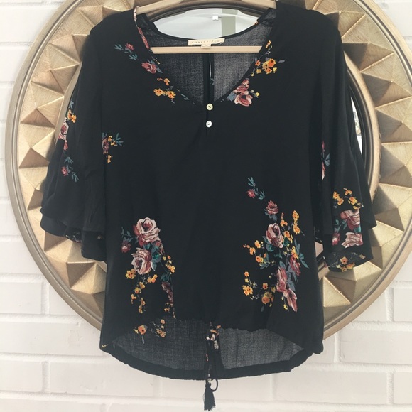 ✨HP✨LAST ONE🛍💕Lovestich "Valeria" Floral Blouse - Picture 2 of 6