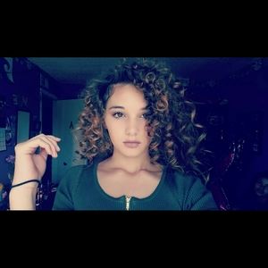 Meet your Posher, Alisa