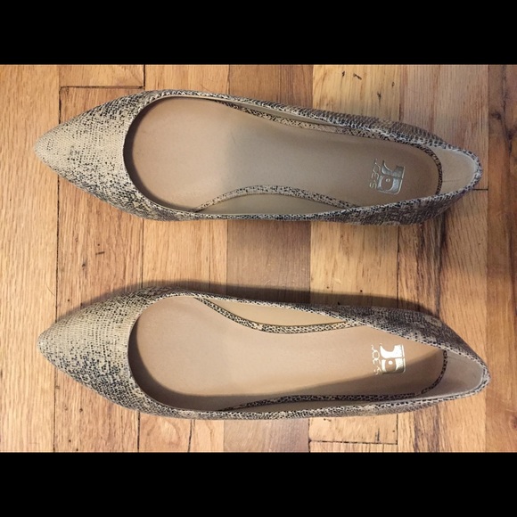 JOES JEANS 'Kitty V' Flats in Natural - Picture 2 of 3