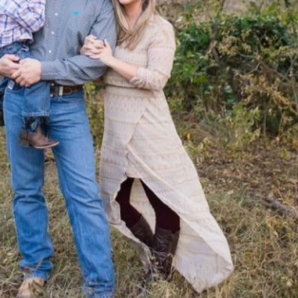 🎉2/$20🎉 ✨Sweet high-low 3/4 length sleeve dress.