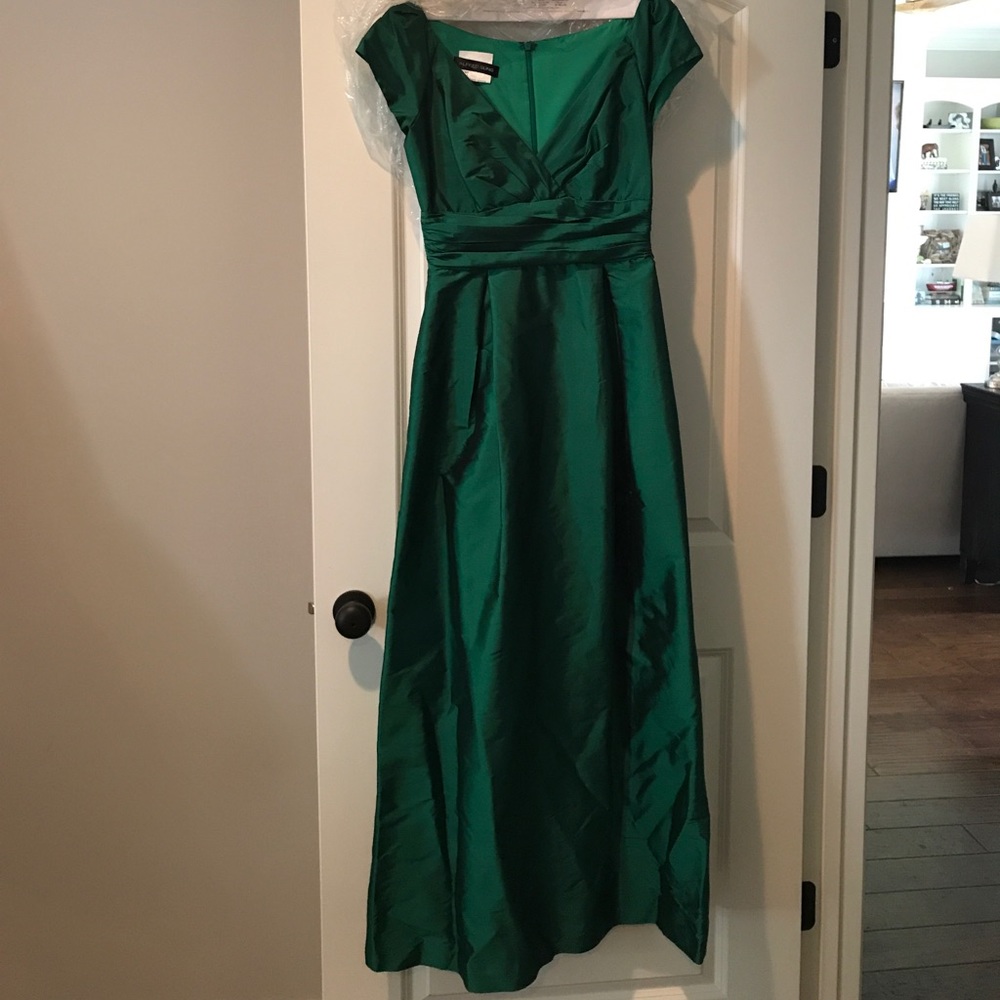 Alfred Sung Green Gown Size 6