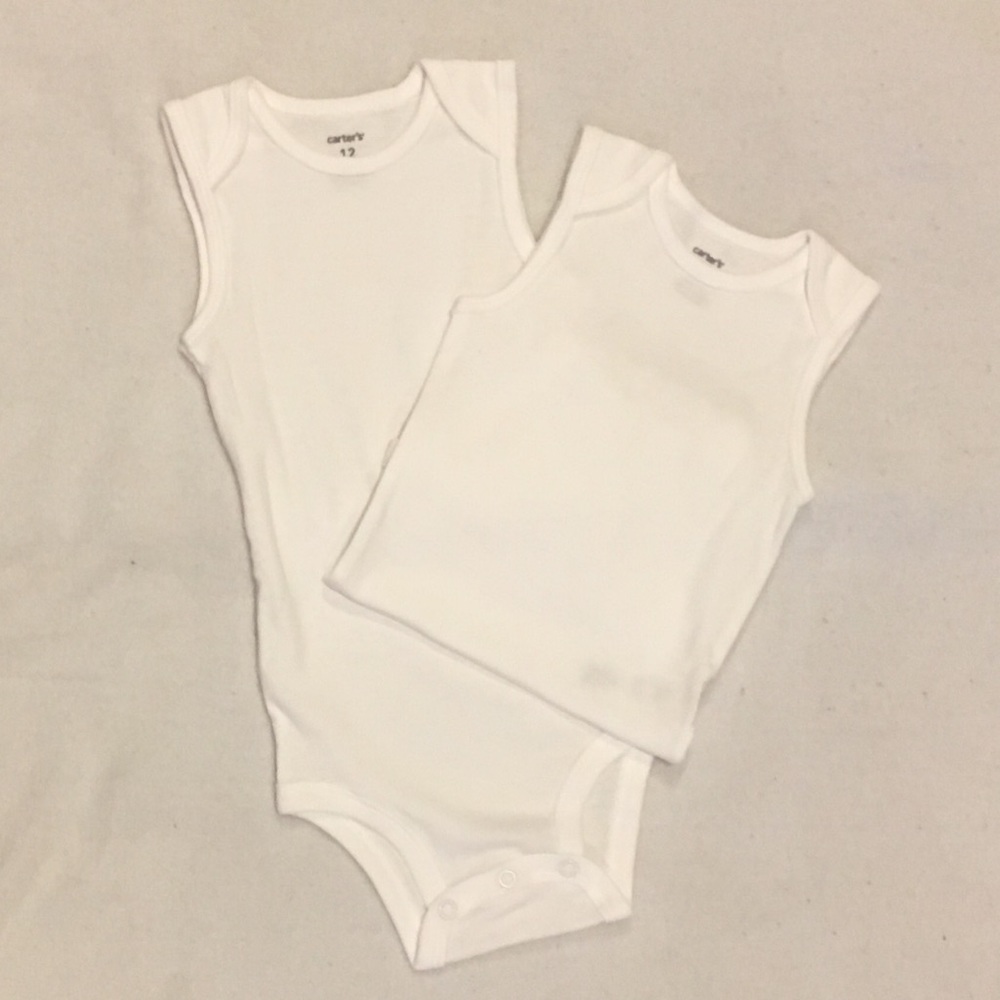👶 2 NWOT white body suits 👶