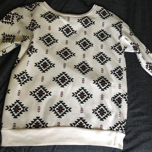 Crew neck with cute Indian detail
