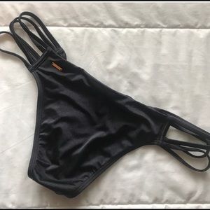 Medium vs bikini bottoms