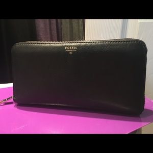 Fossil leather zipper wallet