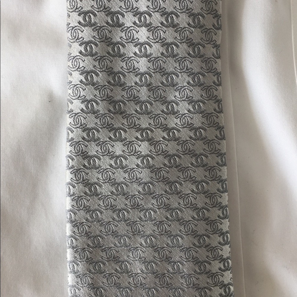 Chanel tie