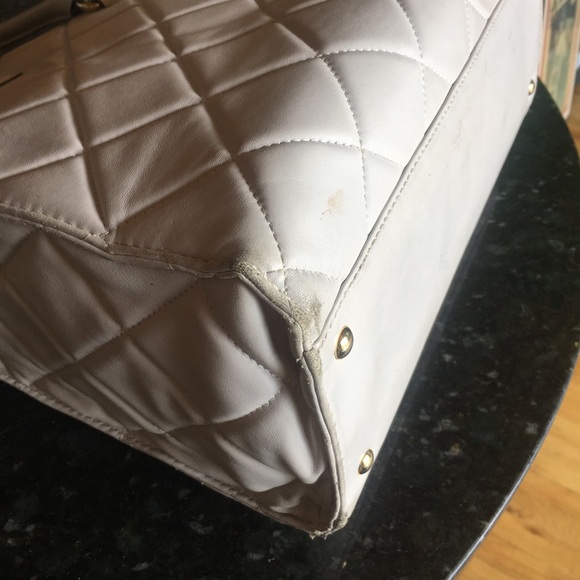 Michael Kors Hamilton Tote in Cream - Picture 6 of 8