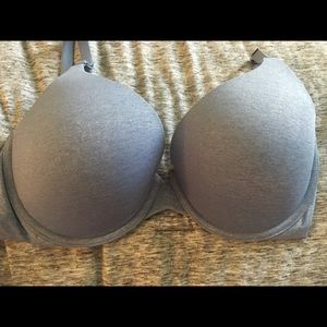 Brand new never worn Victoria's Secret 34DD bra