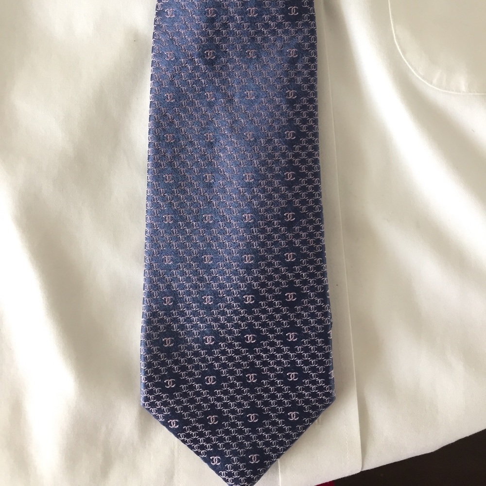 Chanel logo tie. New