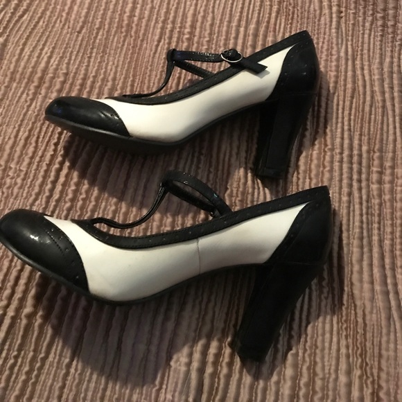 Candie's - Picture 3 of 6