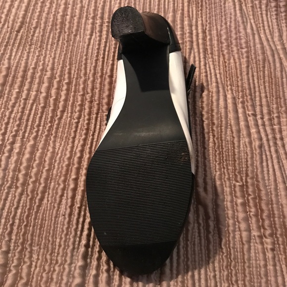 Candie's - Picture 5 of 6