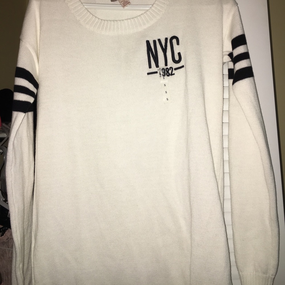 A sweater shirt from Arizona