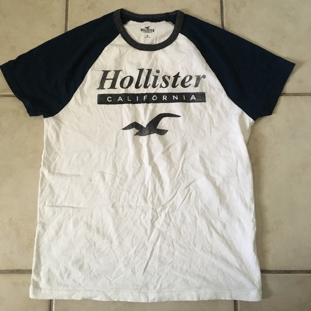 Hollister tee