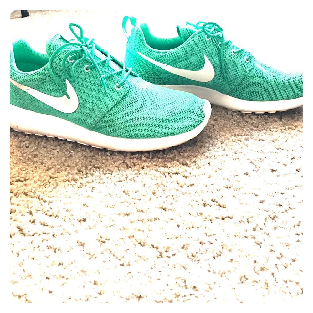 Nike roshe runs size 11 U.S. men's mint green
