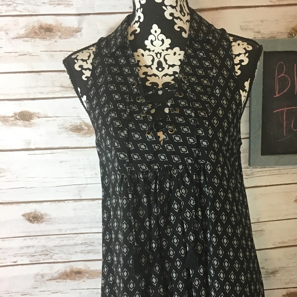 Chiffon black and white tunic size small