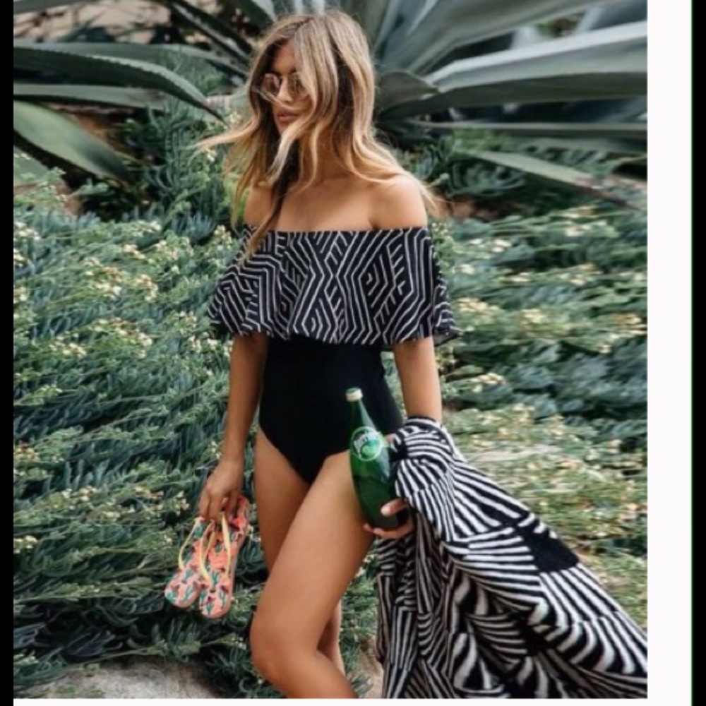 š“Sexy Trendy Swimsuitš“ - Picture 1 of 3