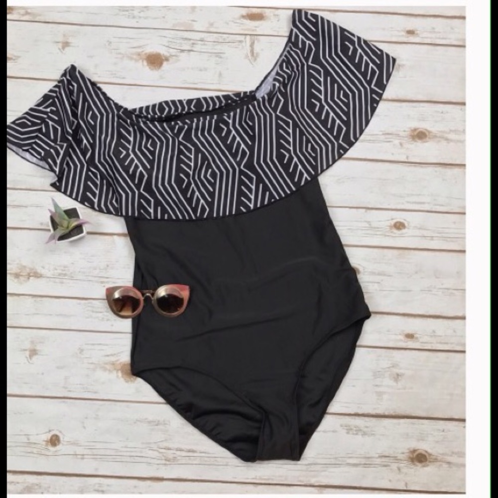 š“Sexy Trendy Swimsuitš“ - Picture 2 of 3